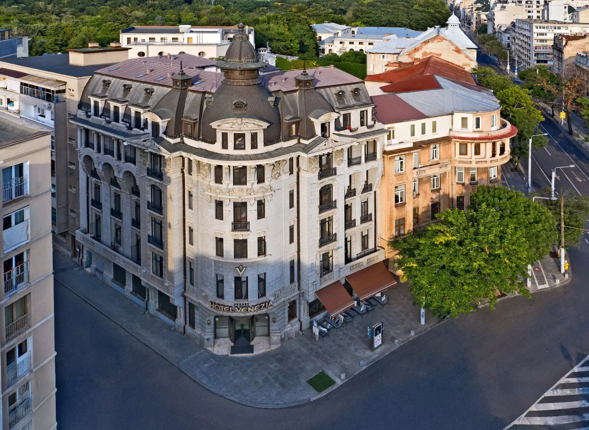 Zeus Essence Bucharest Venezia - Primary Image