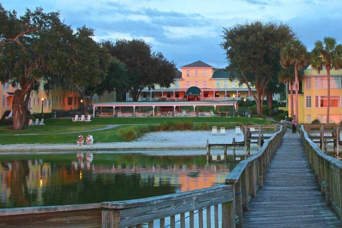 Lakeside Inn