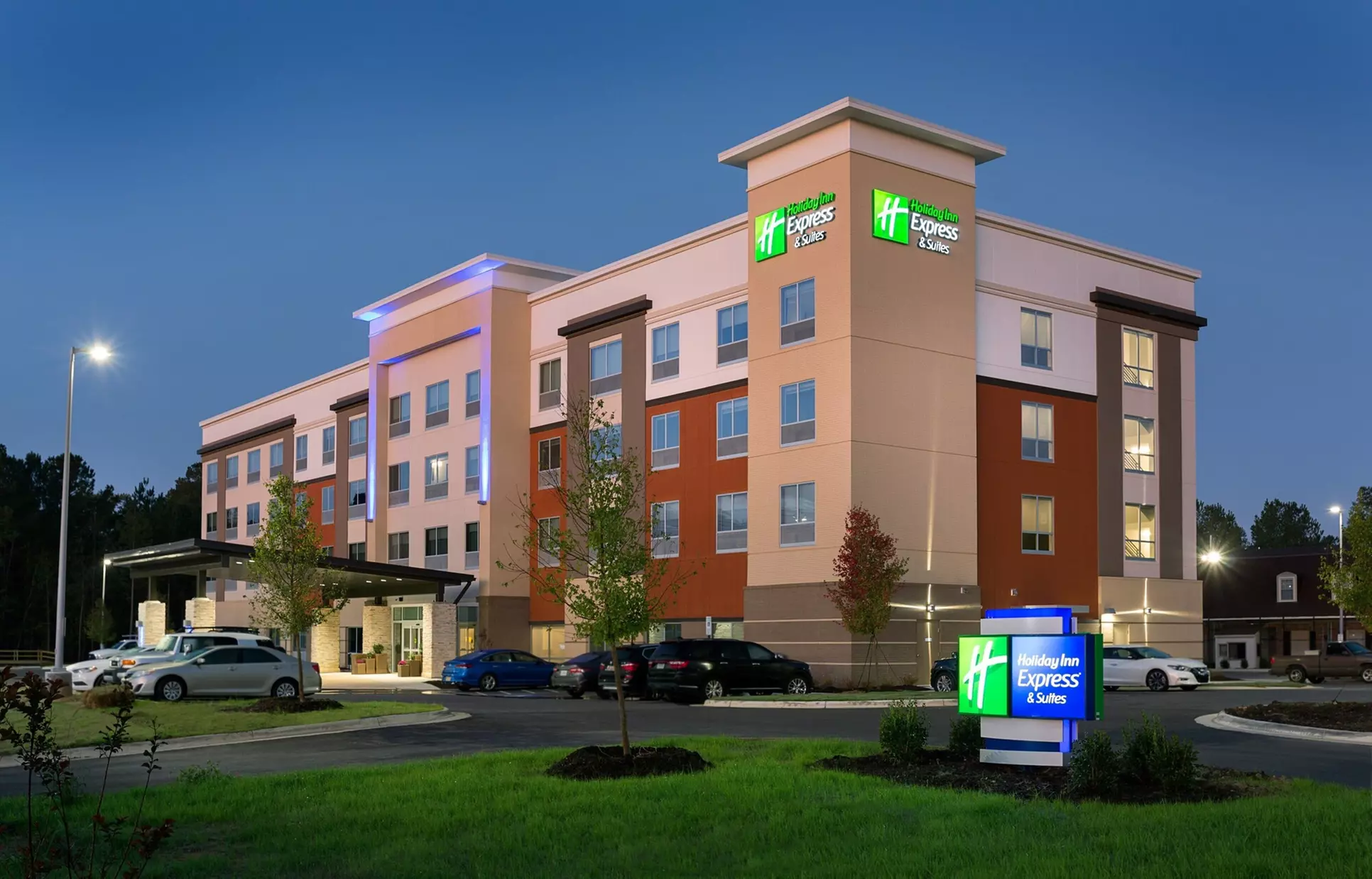 Holiday Inn Express And Suites Fayetteville South by IHG - Primary Image