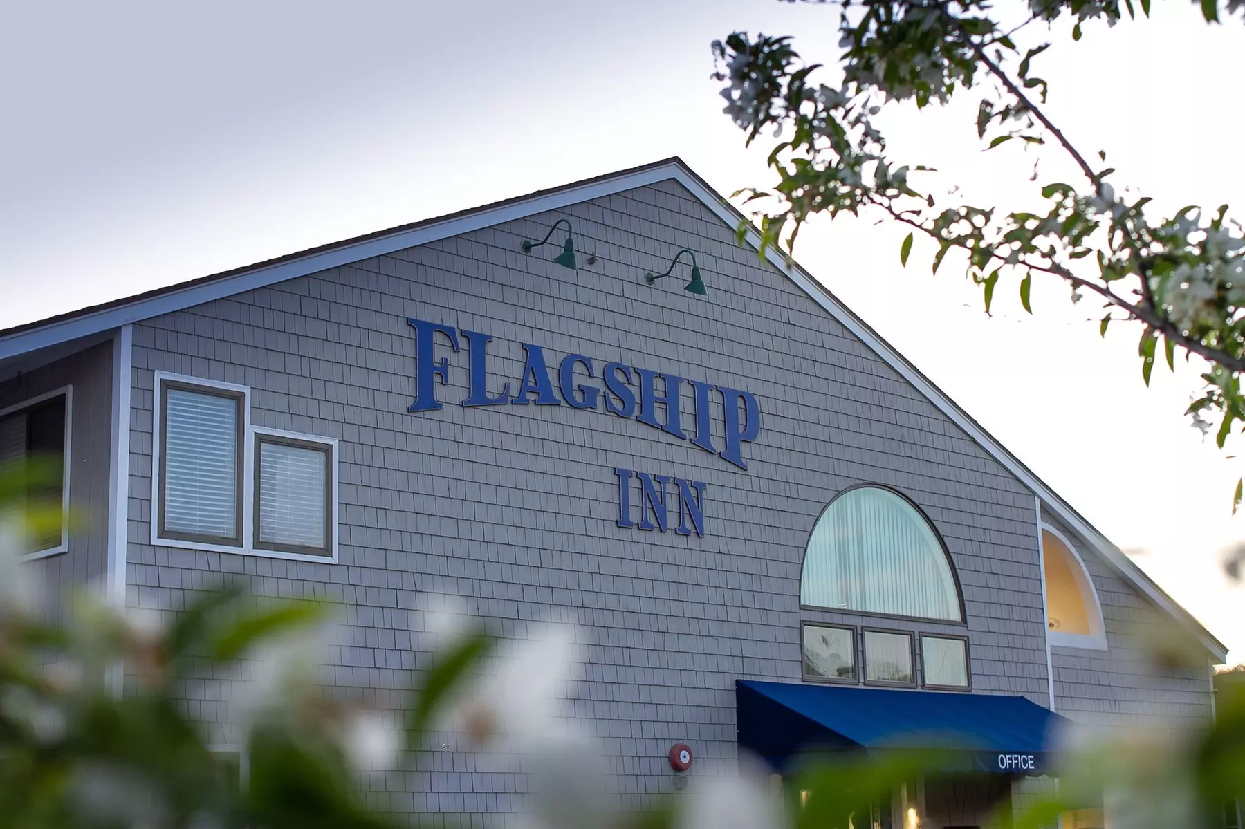 Flagship Inn and Suites - Primary Image