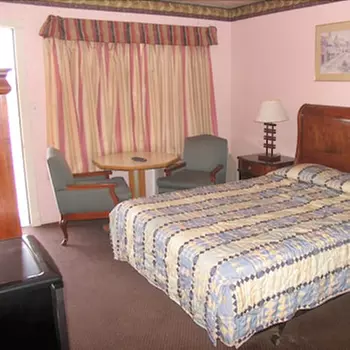 Budget Inn Greenfield - Primary Image
