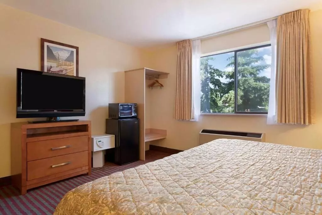 Colony Inn - Second Medium