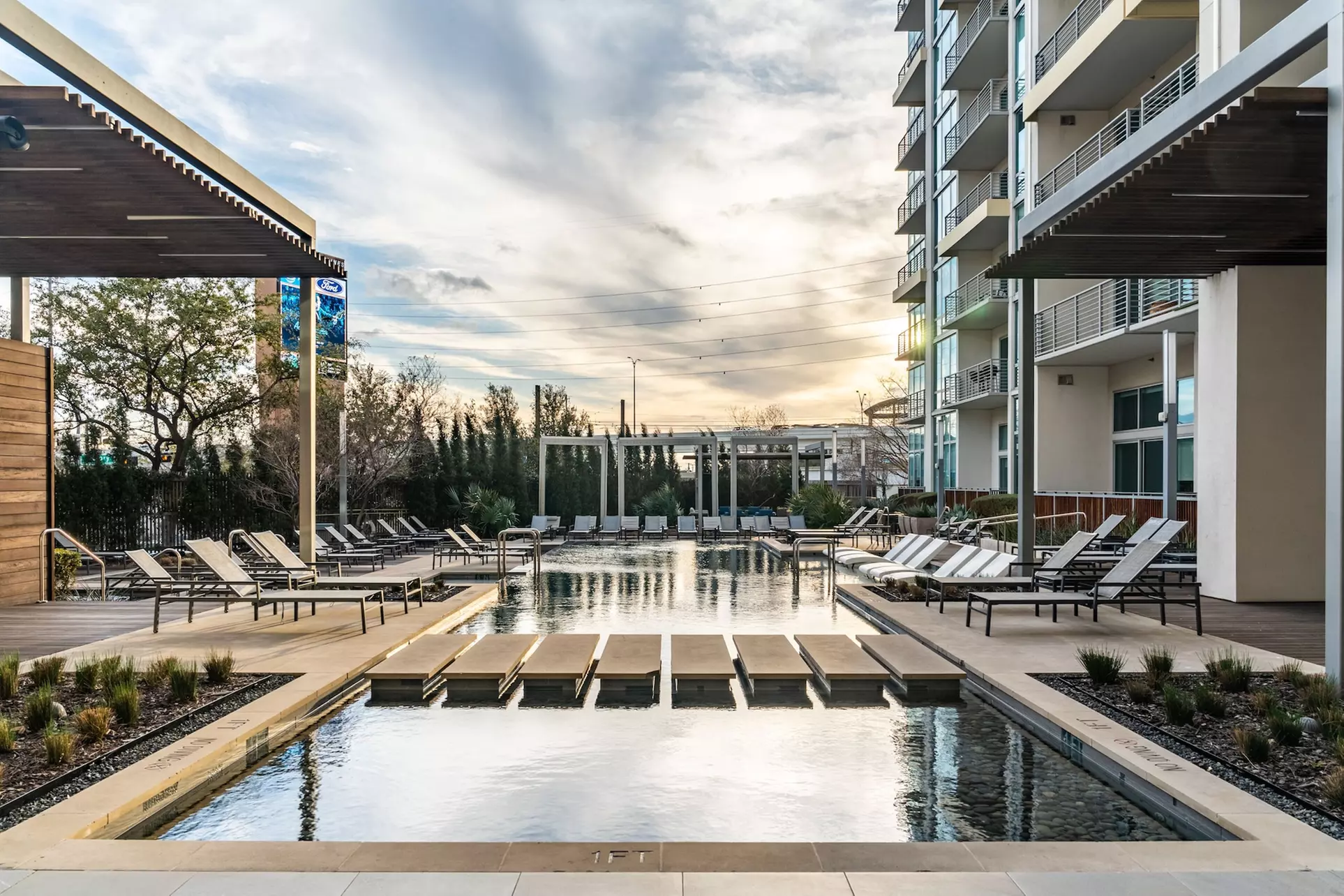 Locale Victory Park - Dallas - Primary Image