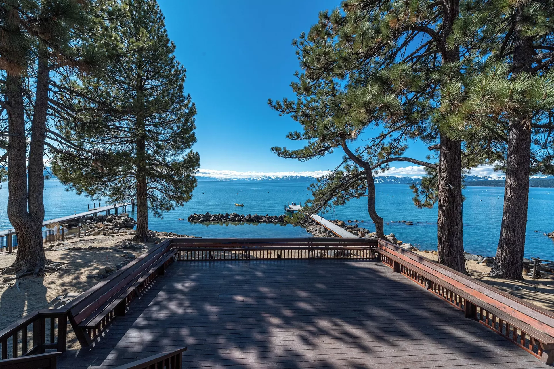 Red Wolf Lakeside Lodge - Primary Image