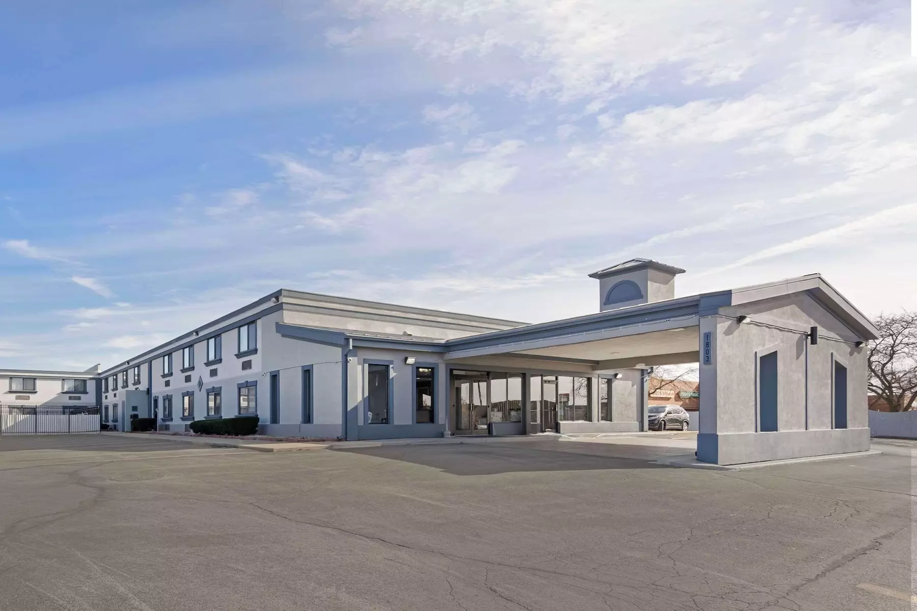 Quality Inn & Suites Bloomington University Area - Primary Image