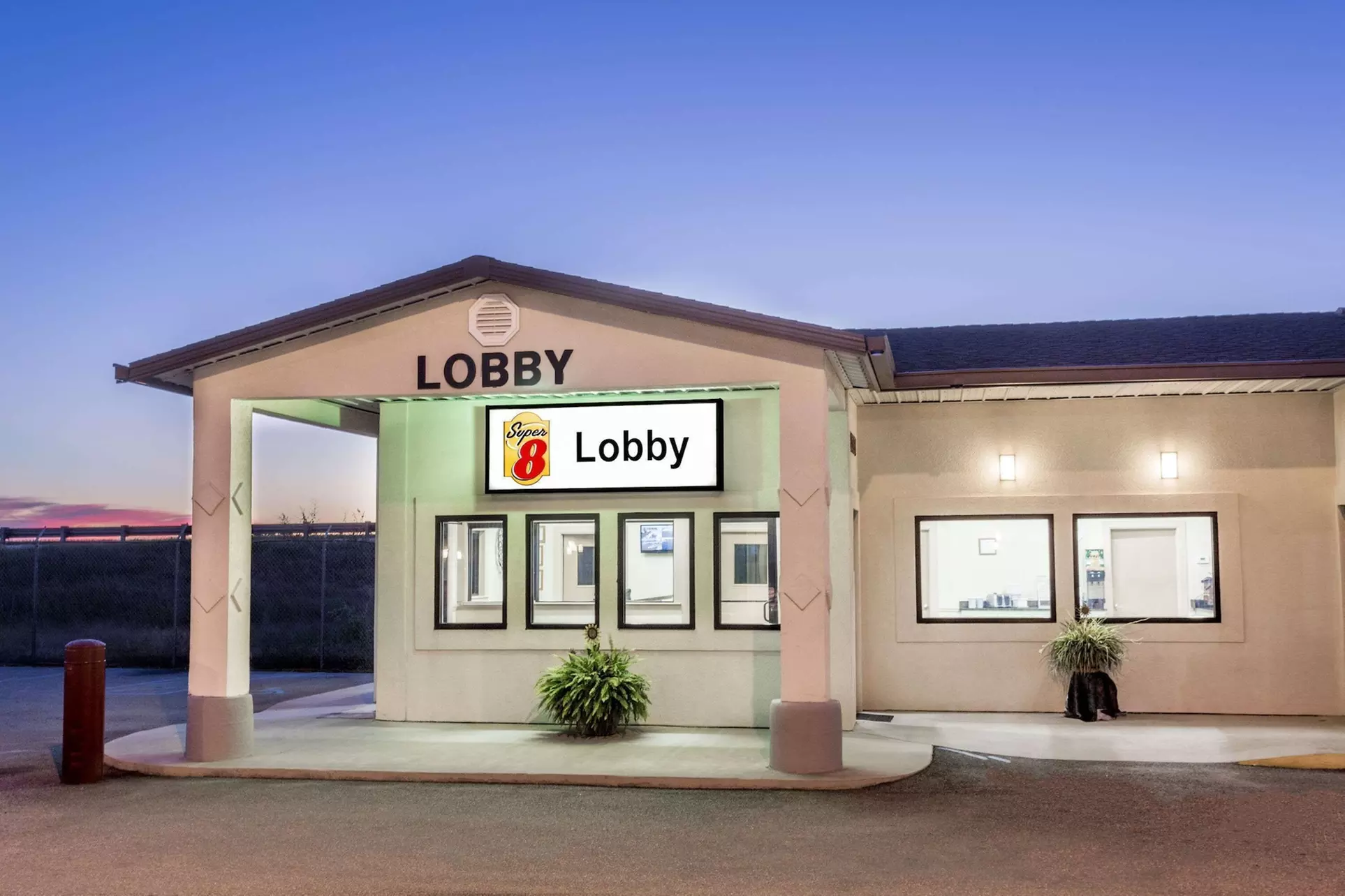 Super 8 by Wyndham Adel GA I-75 - Primary Image