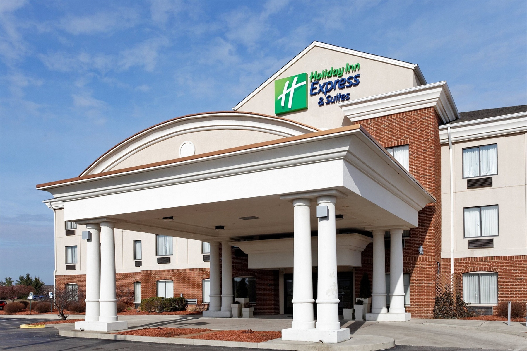 Holiday Inn Express & Suites Lancaster by IHG