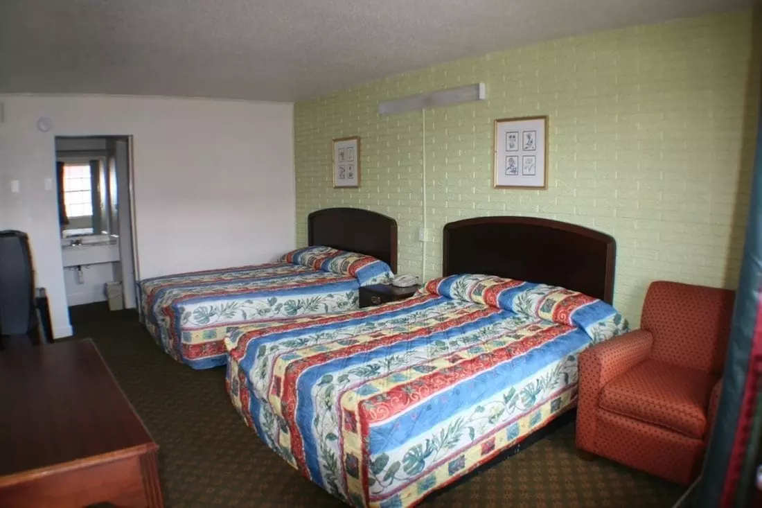 Budget Inn - Primary Image