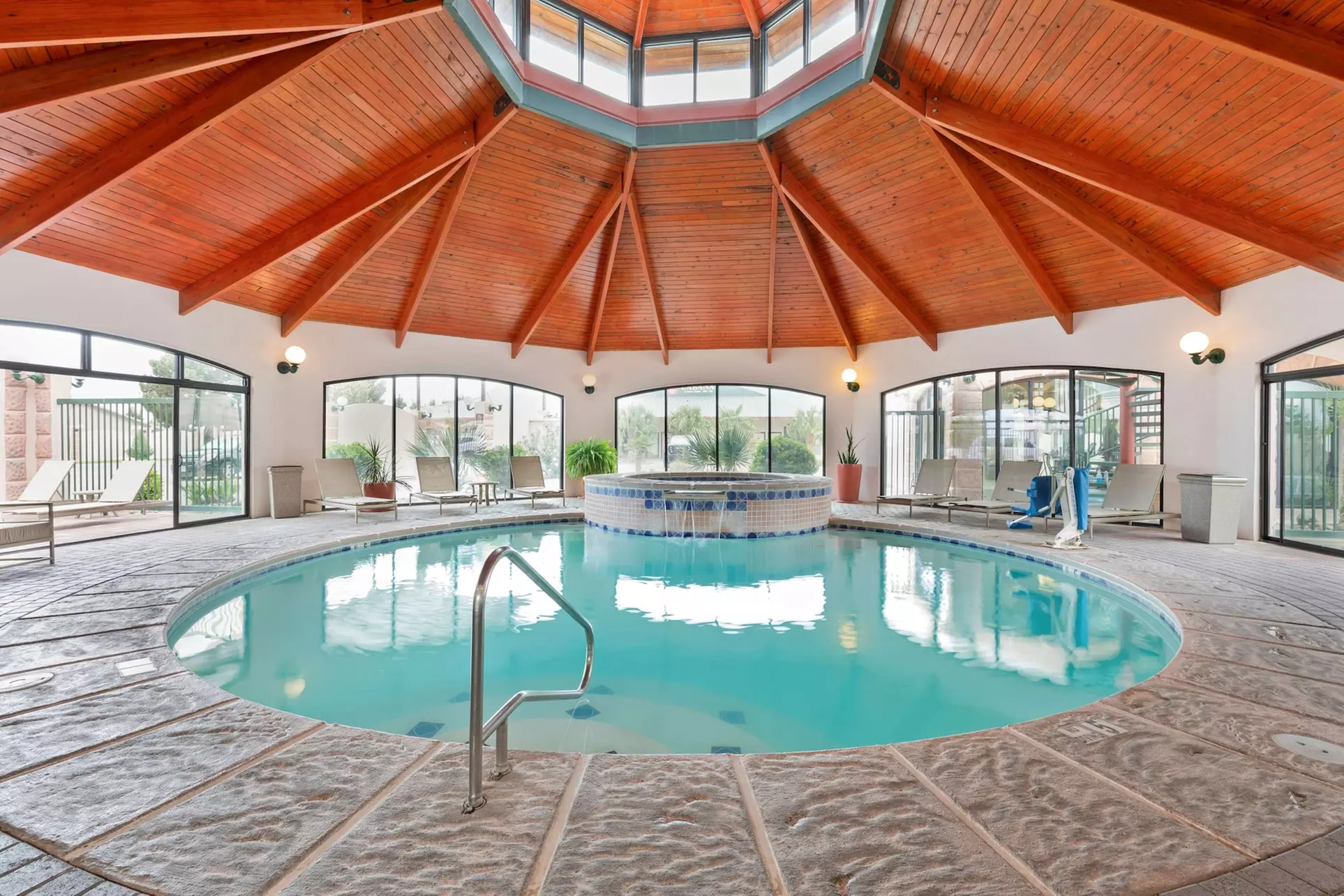Best Western Plus Swiss Chalet Hotel & Suites - Primary Image
