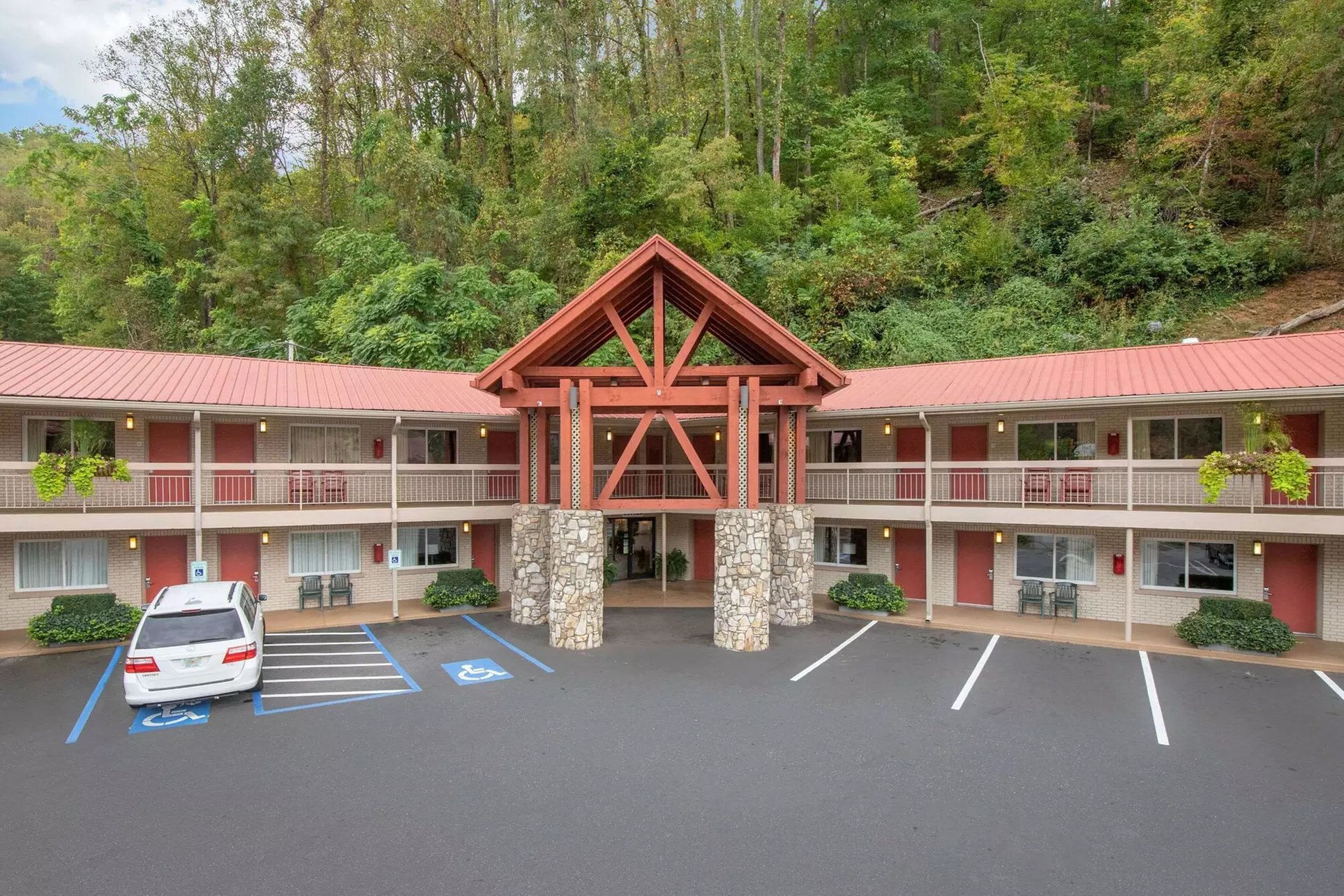 Econo Lodge Cherokee Near River Park - Primary Image