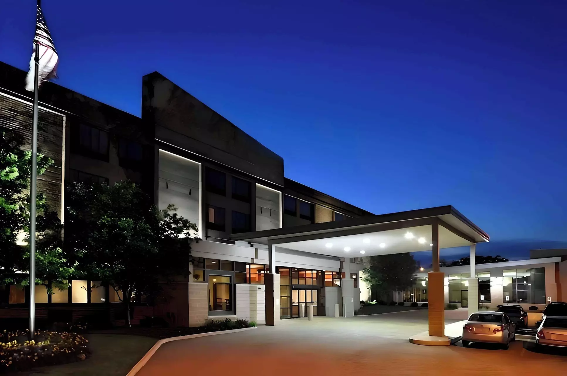 Comfort Suites Milwaukee West - Primary Image