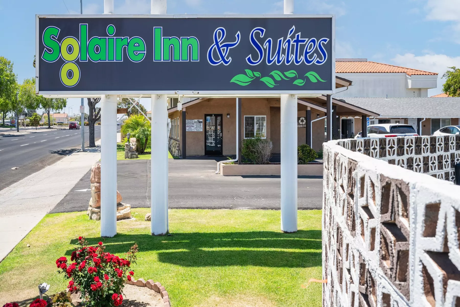 Solaire Inn & Suites - Primary Image