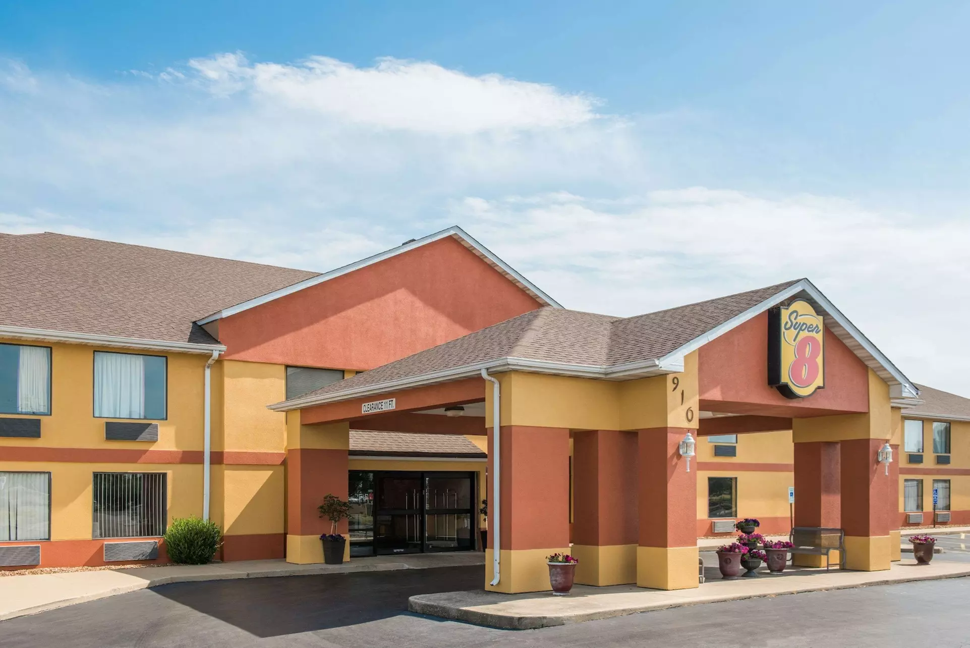 Super 8 by Wyndham Troy IL/St. Louis Area - Primary Image