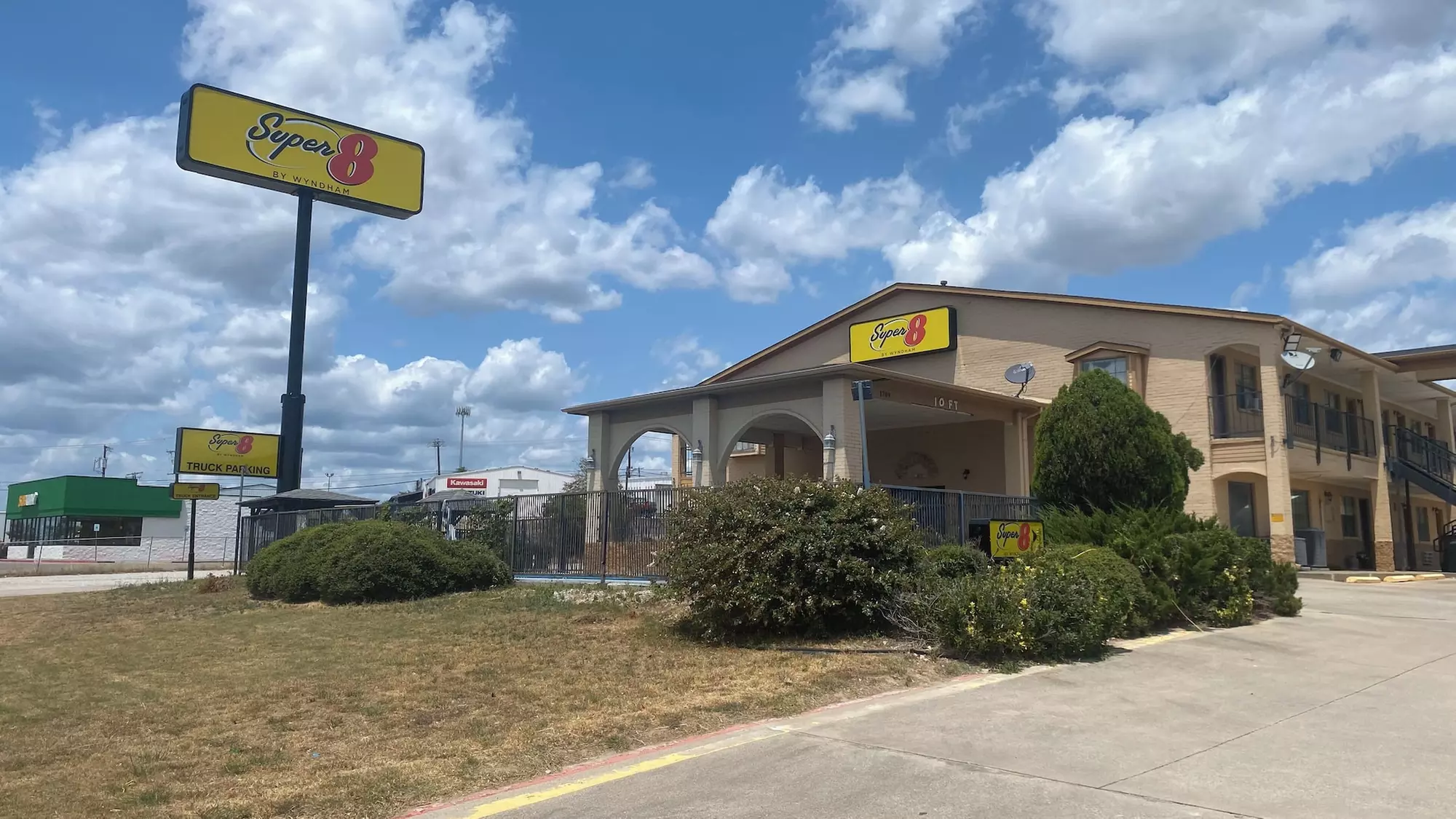 Super 8 by Wyndham Decatur Texas - Primary Image