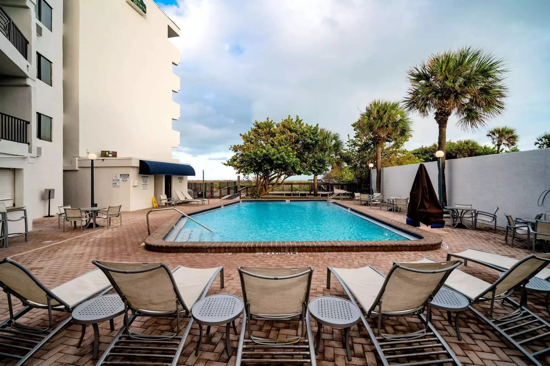 La Quinta Inn & Suites by Wyndham Cocoa Beach Oceanfront - Primary Image