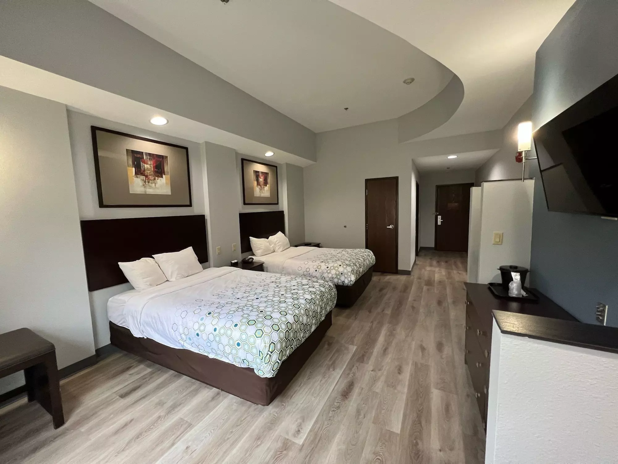 Hometowne Studios & Suites By Red Roof Washington - Primary Image