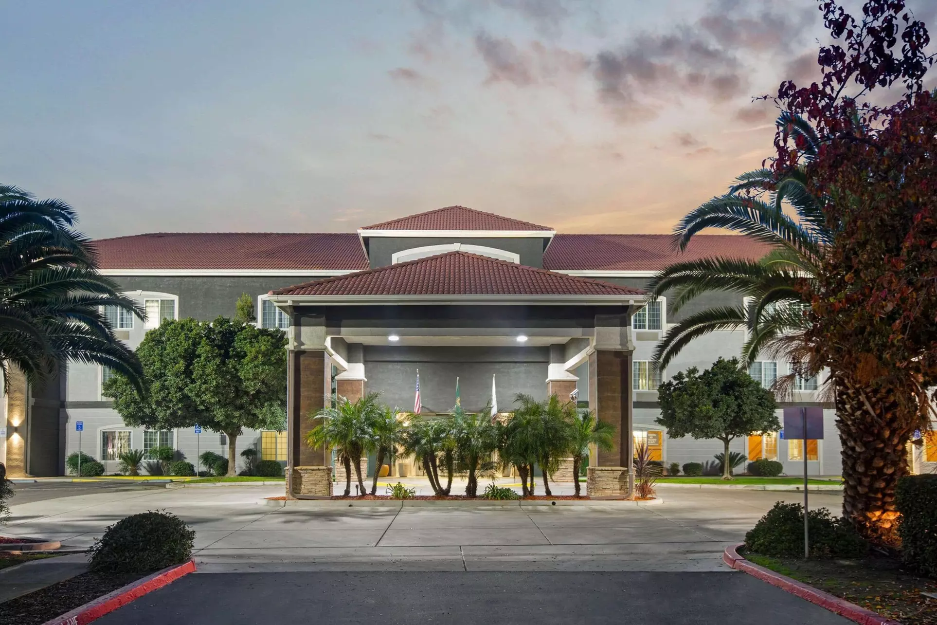 La Quinta Inn & Suites by Wyndham Visalia/Sequoia Gateway - Primary Image