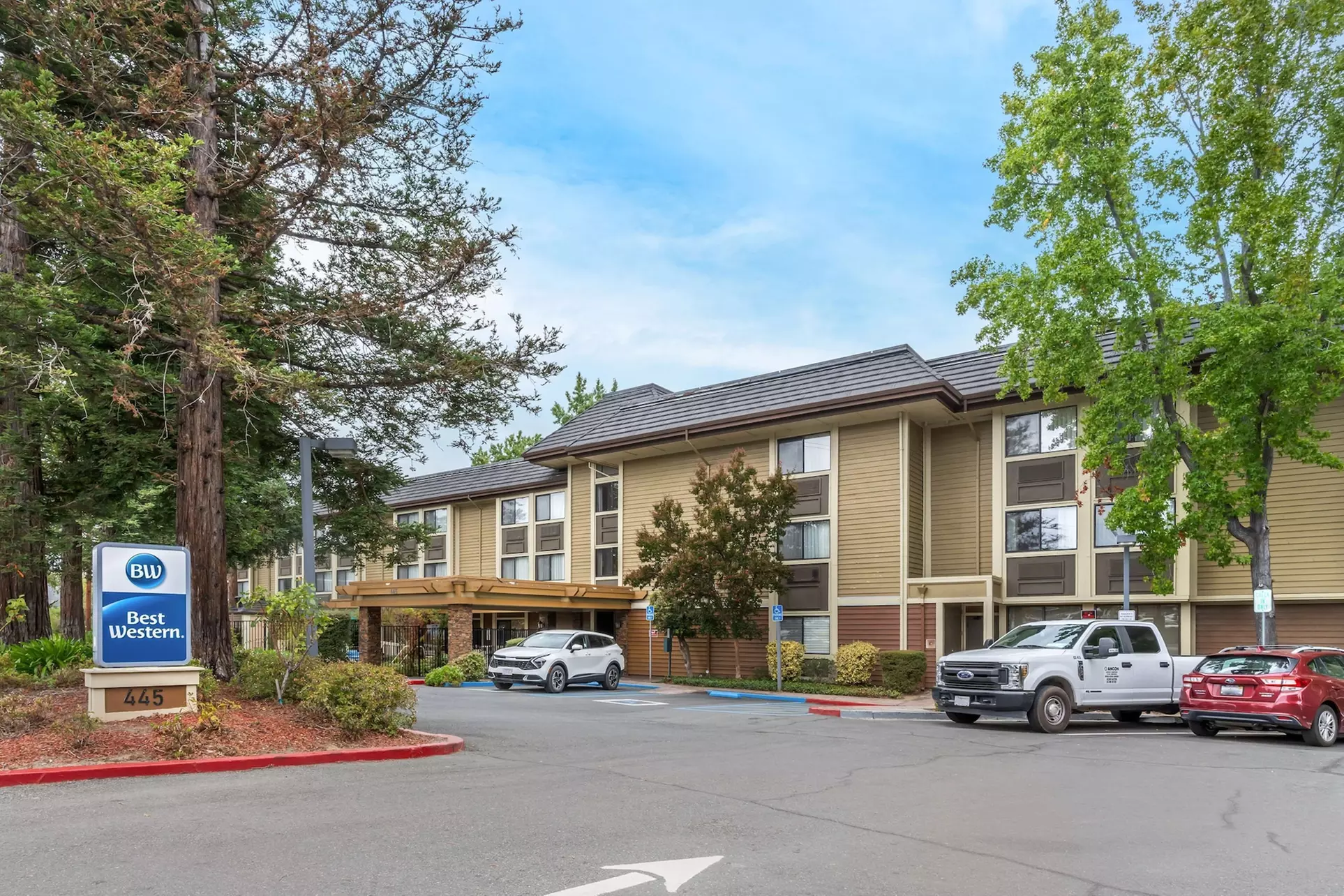 Best Western John Muir Inn - Primary Image