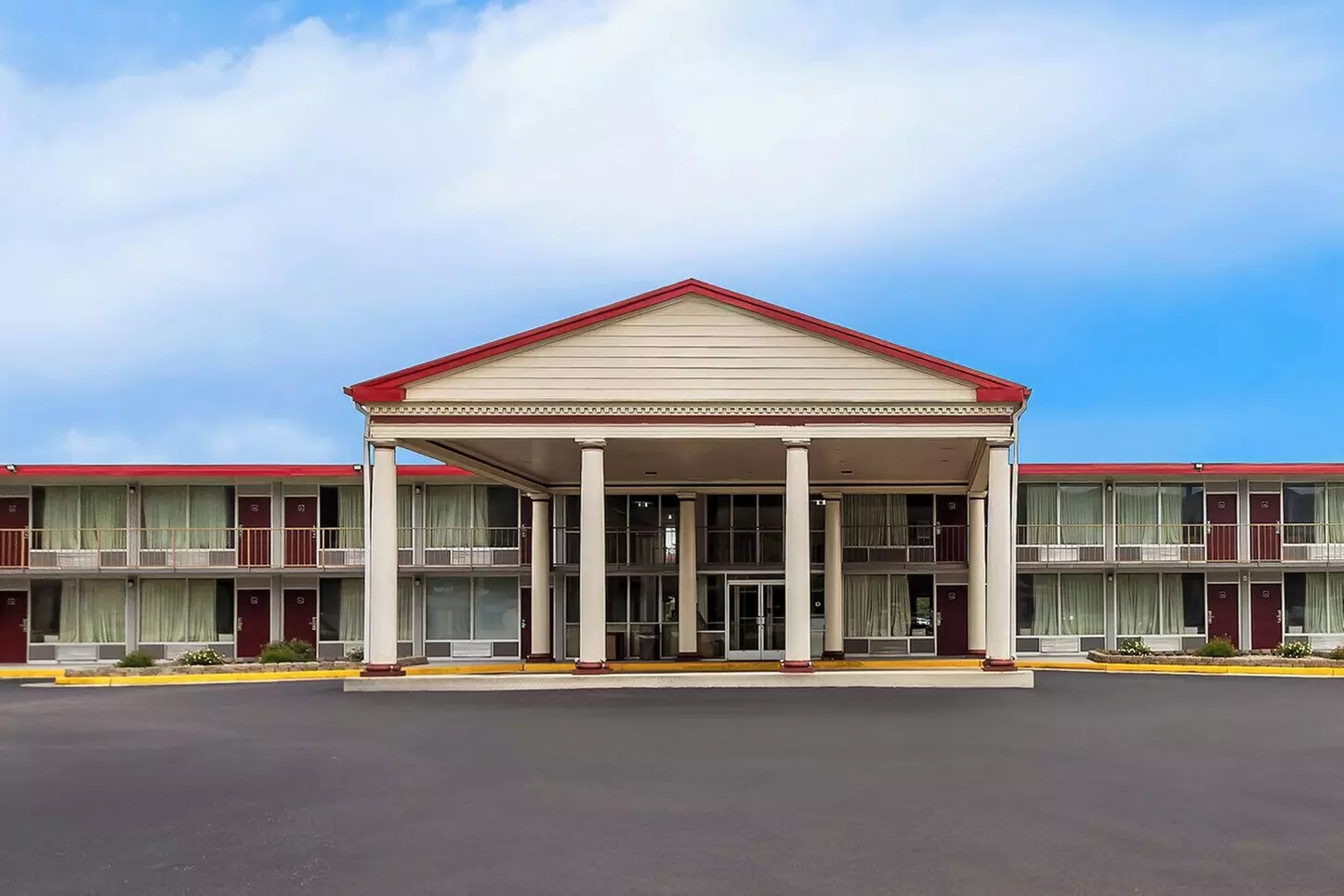 Red Roof Inn & Suites Cave City - Primary Image