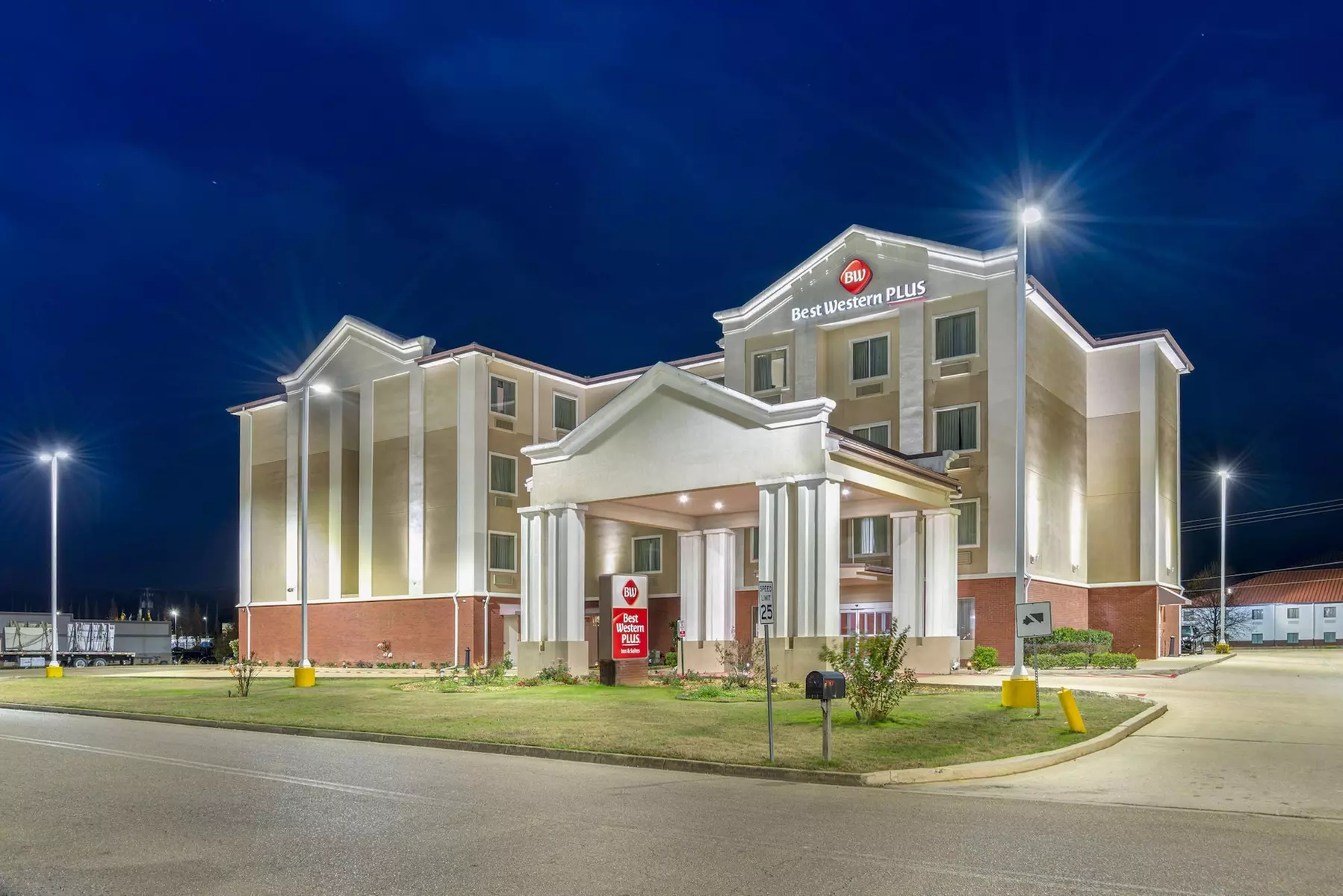 Best Western Plus Flowood Inn & Suites - Primary Image