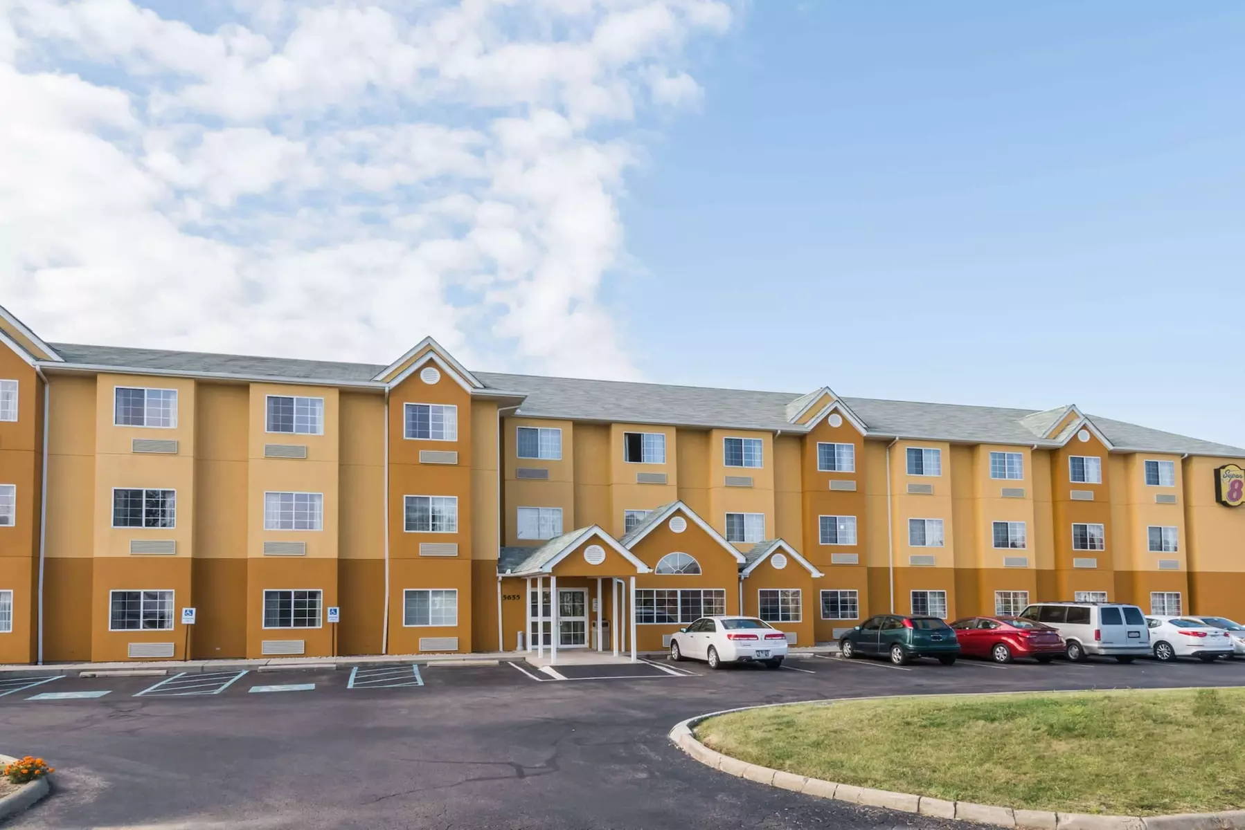 Super 8 by Wyndham Columbus West - Primary Image