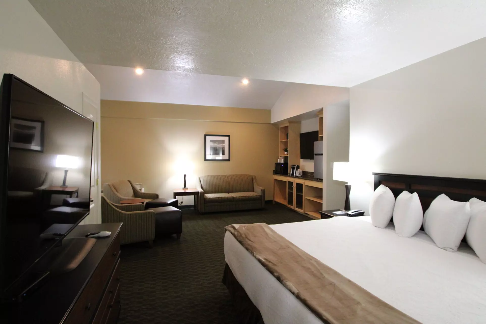 Dinosaur Inn & Suites - Primary Image