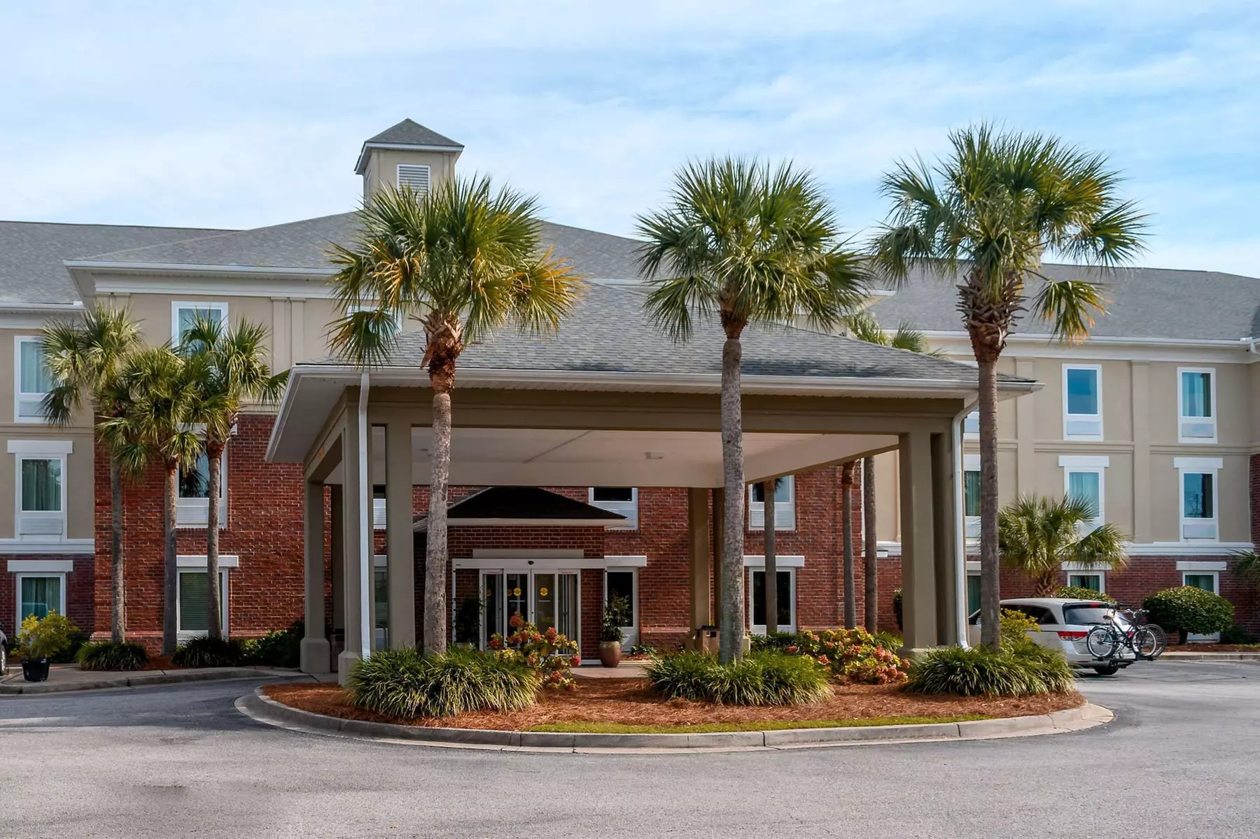 Comfort Inn & Suites Patriots Point - Primary Image