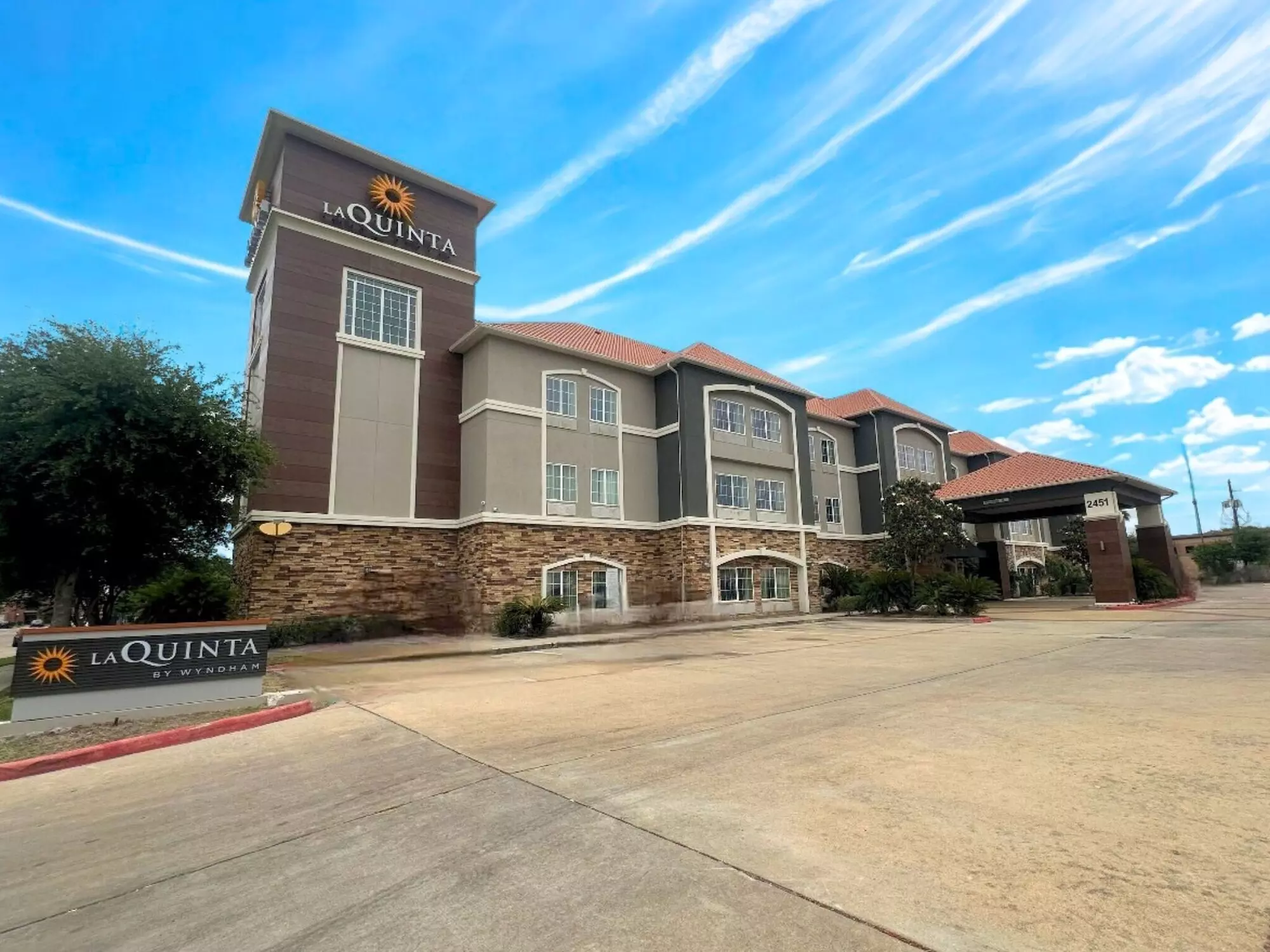 La Quinta Inn & Suites by Wyndham Houston Energy Corridor - Primary Image