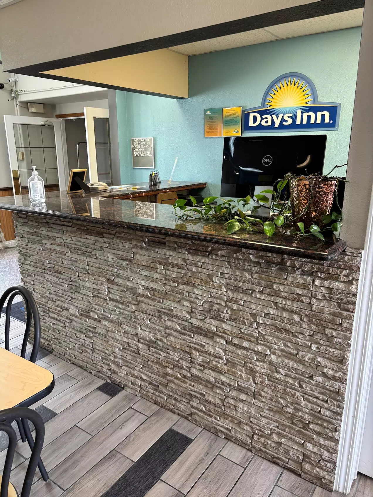 Days Inn by Wyndham West Branch Iowa City Area - Primary Image