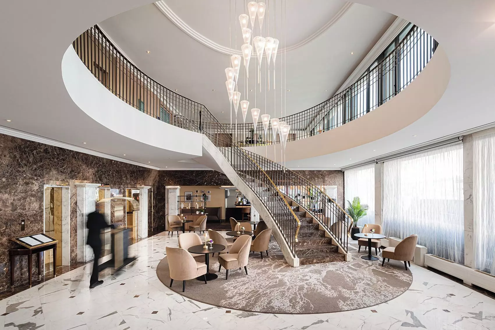 Warwick Geneva - Primary Image