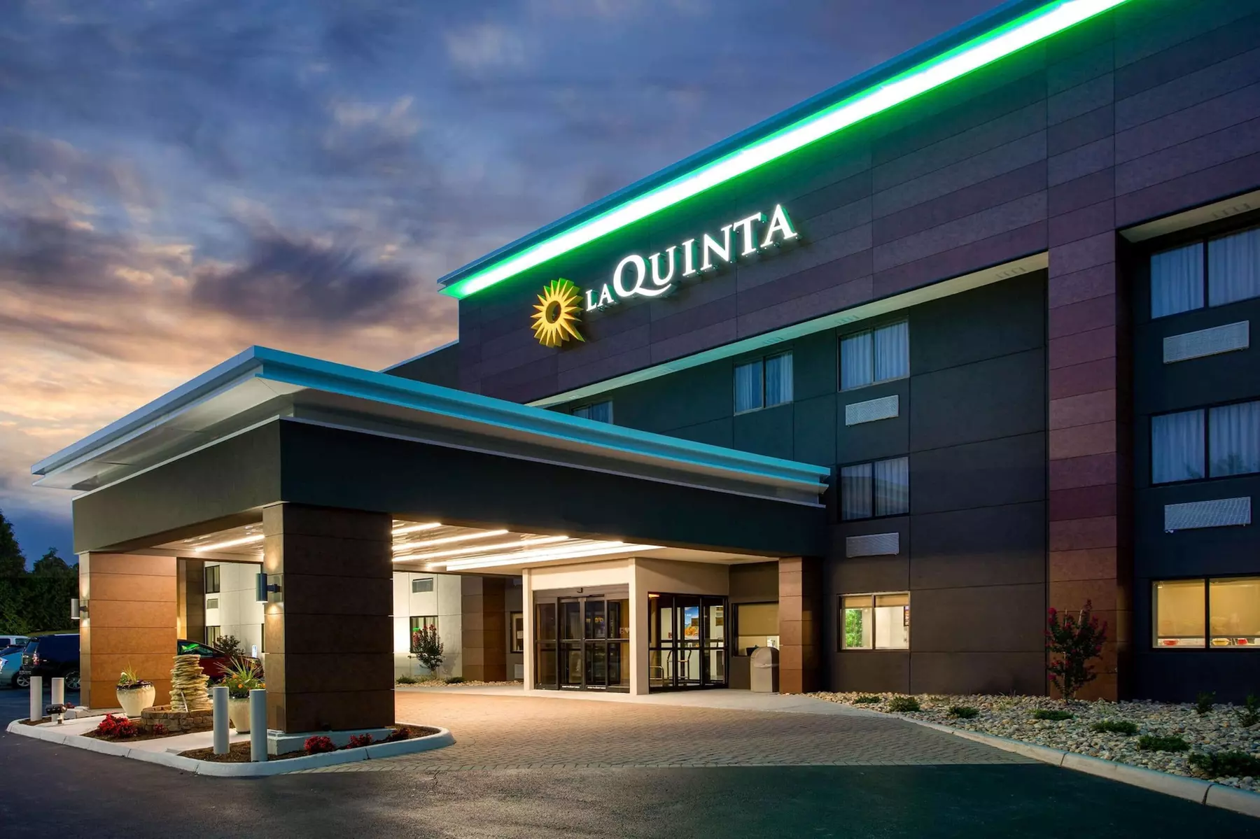 La Quinta Inn & Suites by Wyndham Roanoke Salem - Primary Image