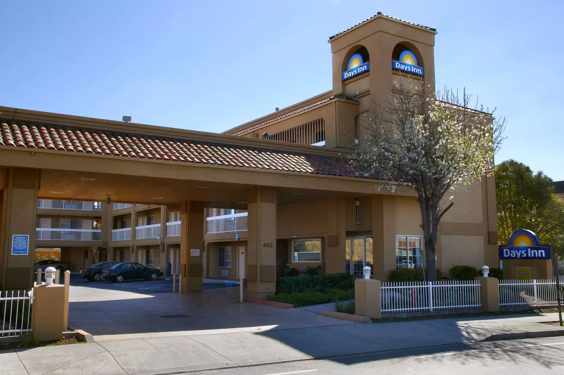 Days Inn by Wyndham Hayward Airport - Primary Image