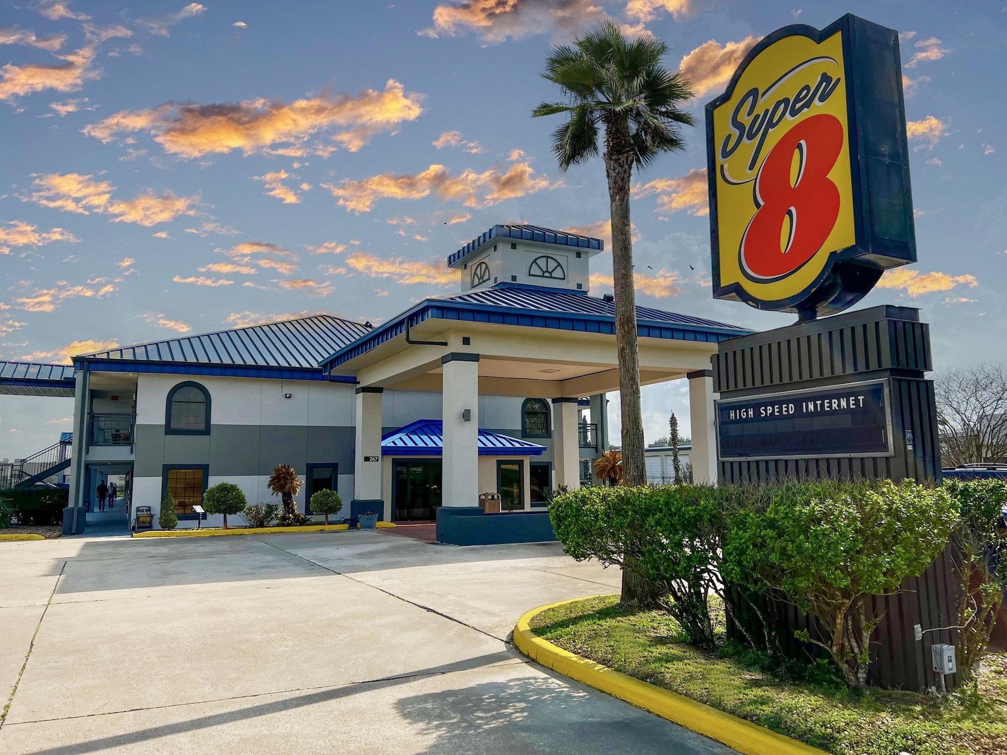 Super 8 by Wyndham Sealy