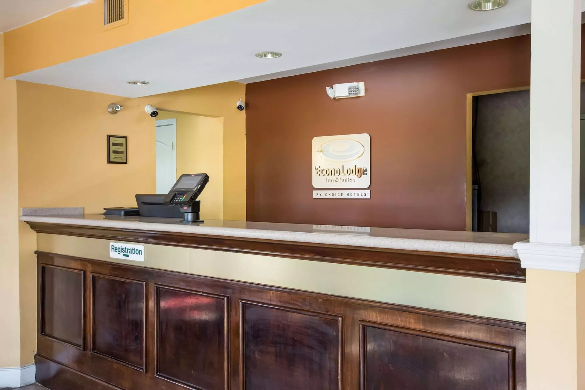 Econo Lodge Inn & Suites - Primary Image