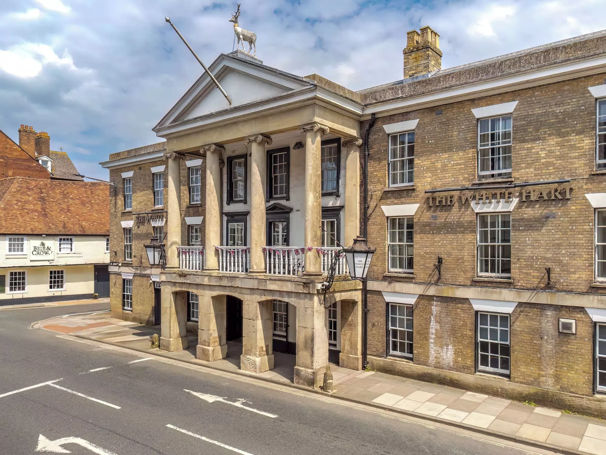 Mercure White Hart Hotel Salisbury and Apartments - Primary Image