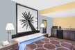 Super 8 by Wyndham Sarasota Near Siesta Key - Second Medium
