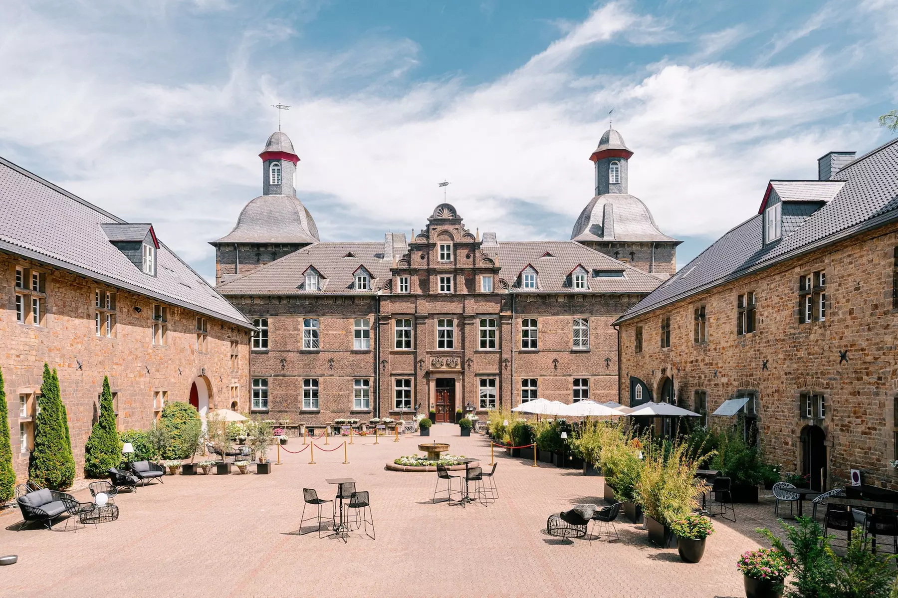 Schlosshotel Hugenpoet - Primary Image