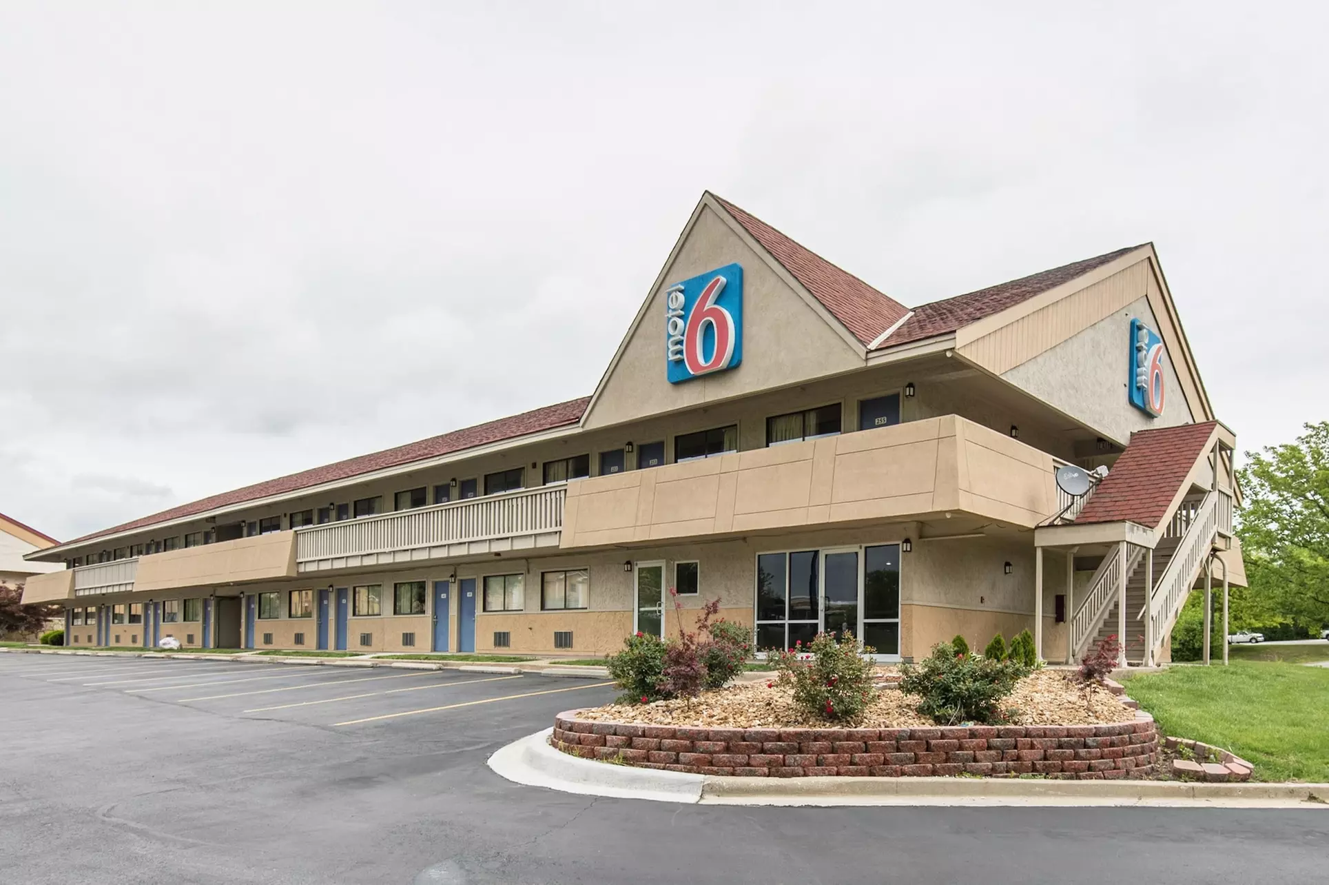 Motel 6 Overland Park, KS - Primary Image