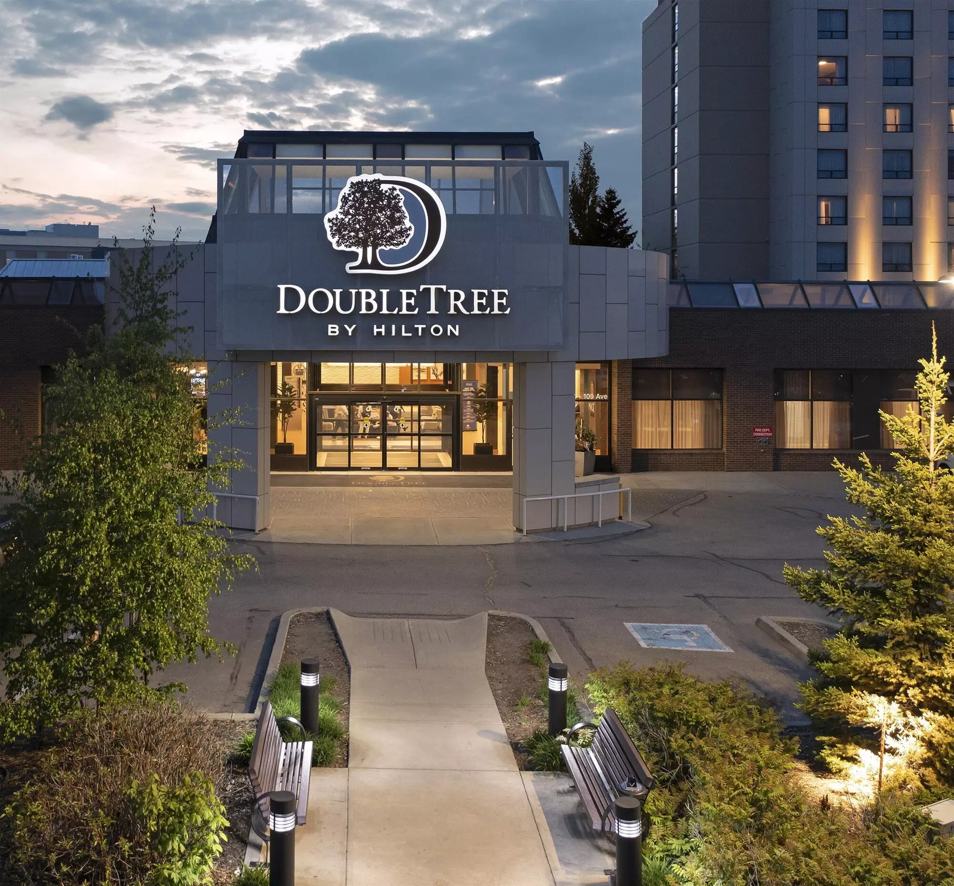 DoubleTree by Hilton Hotel West Edmonton - Primary Image