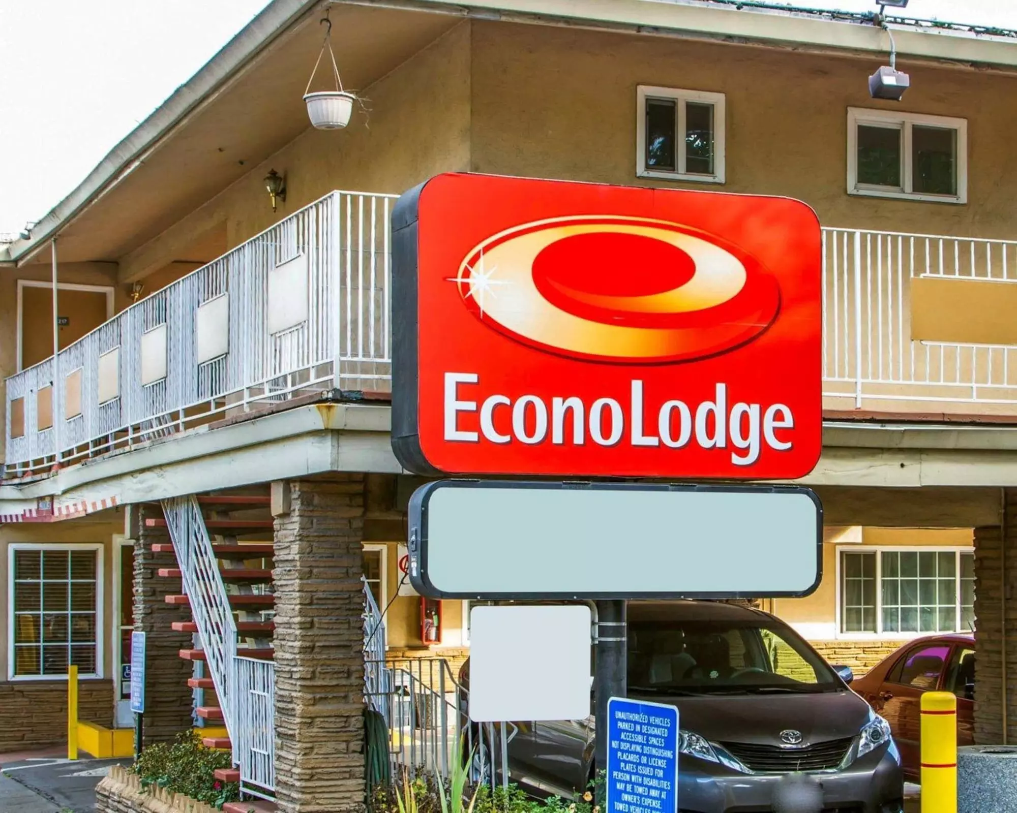Econo Lodge Sacramento Convention Center - Primary Image