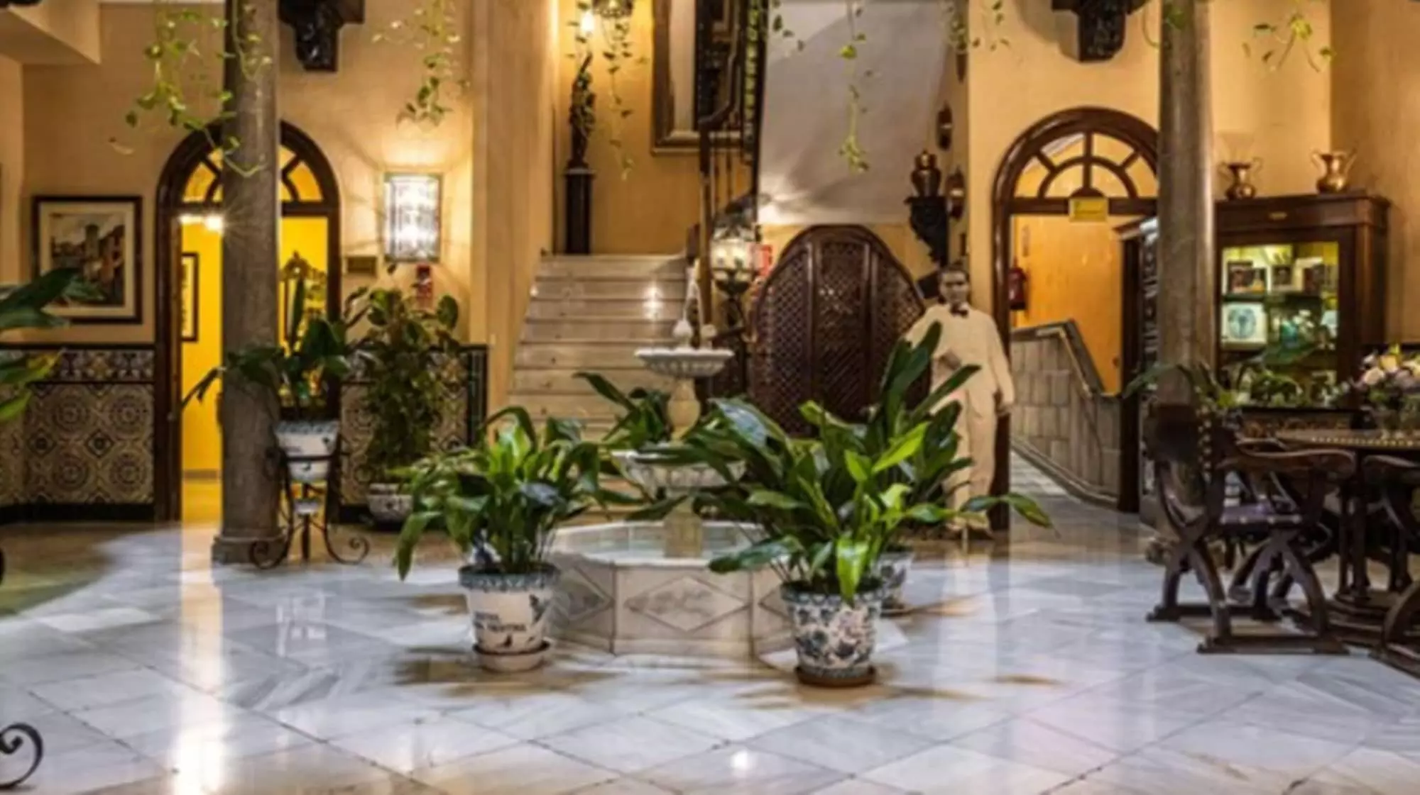 Hotel Reina Cristina - Primary Image