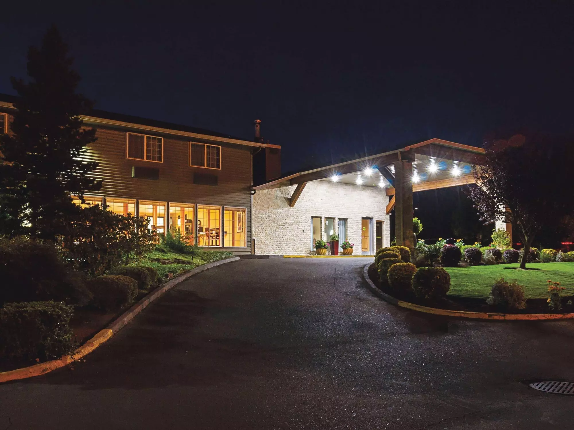 La Quinta Inn & Suites by Wyndham Woodburn - Primary Image