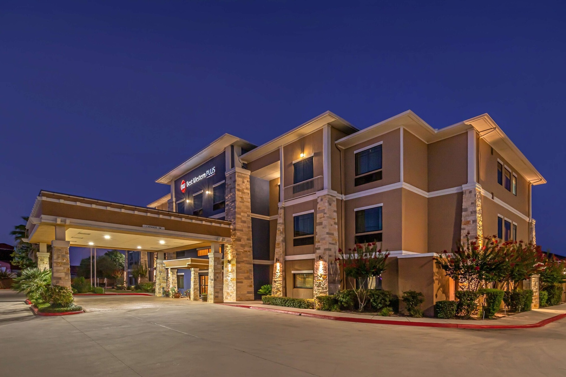 Best Western Plus Lytle Inn & Suites