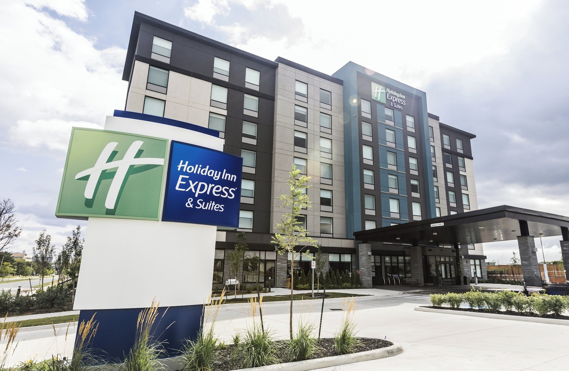 Holiday Inn Express & Suites Toronto Airport South by IHG