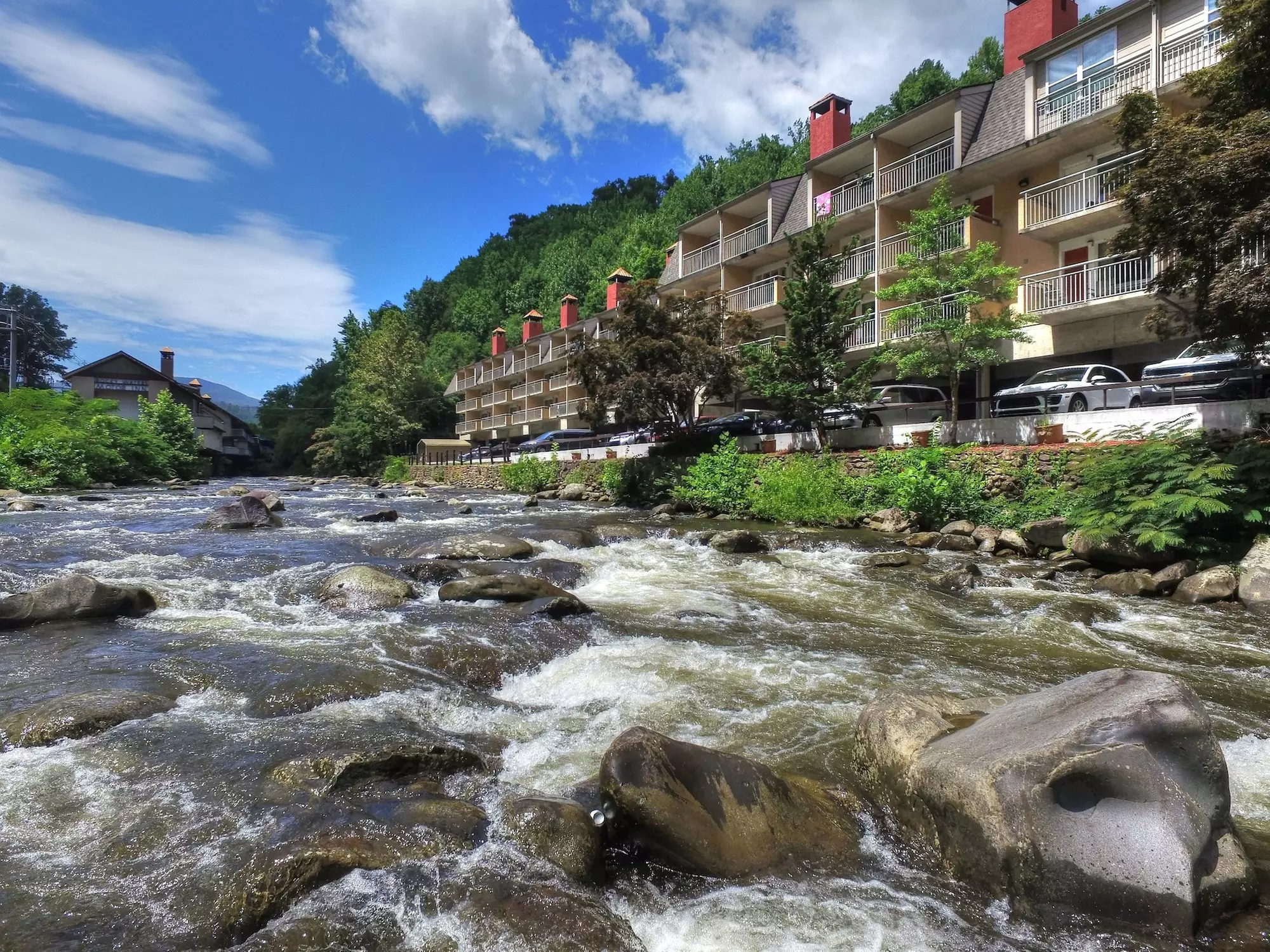 Gatlinburg River Inn - Primary Image