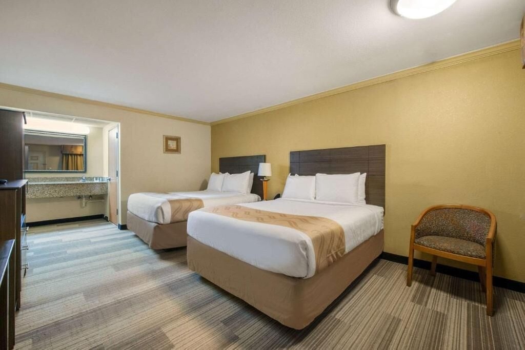 Hibiscus Inn & Suites