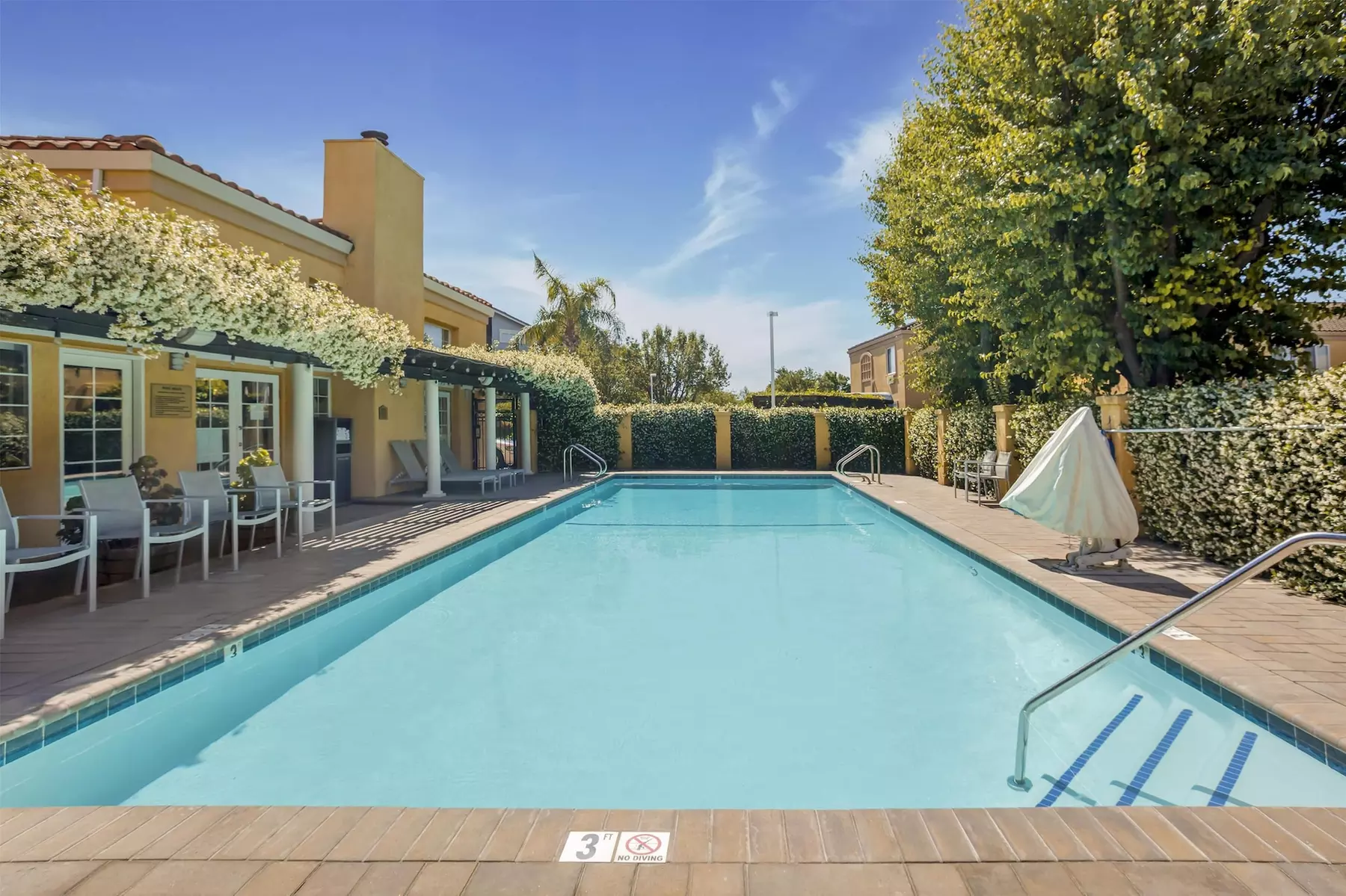 Best Western Plus Dixon Davis - Primary Image