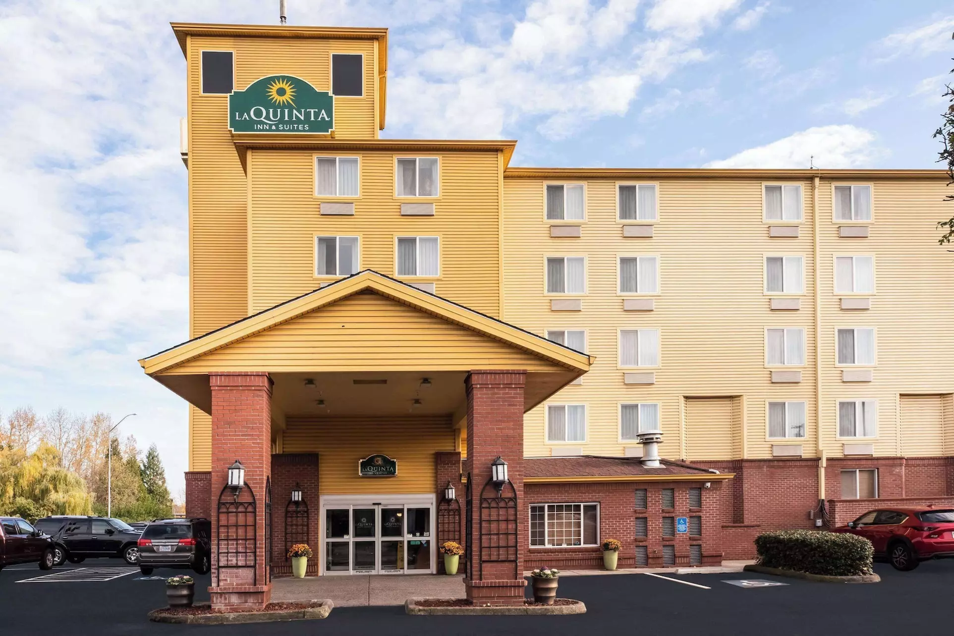 La Quinta Inn & Suites by Wyndham Portland Airport - Primary Image