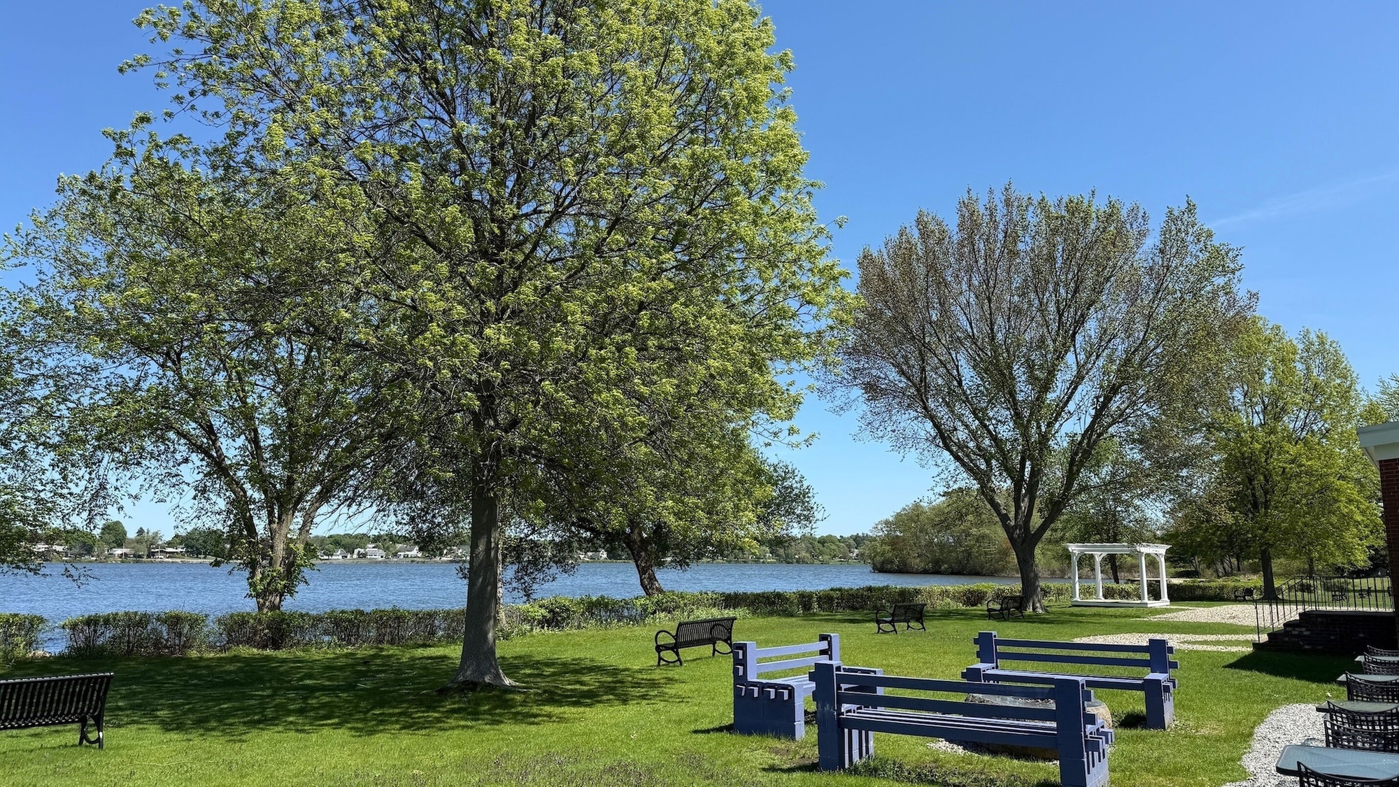 Lakeside Inn