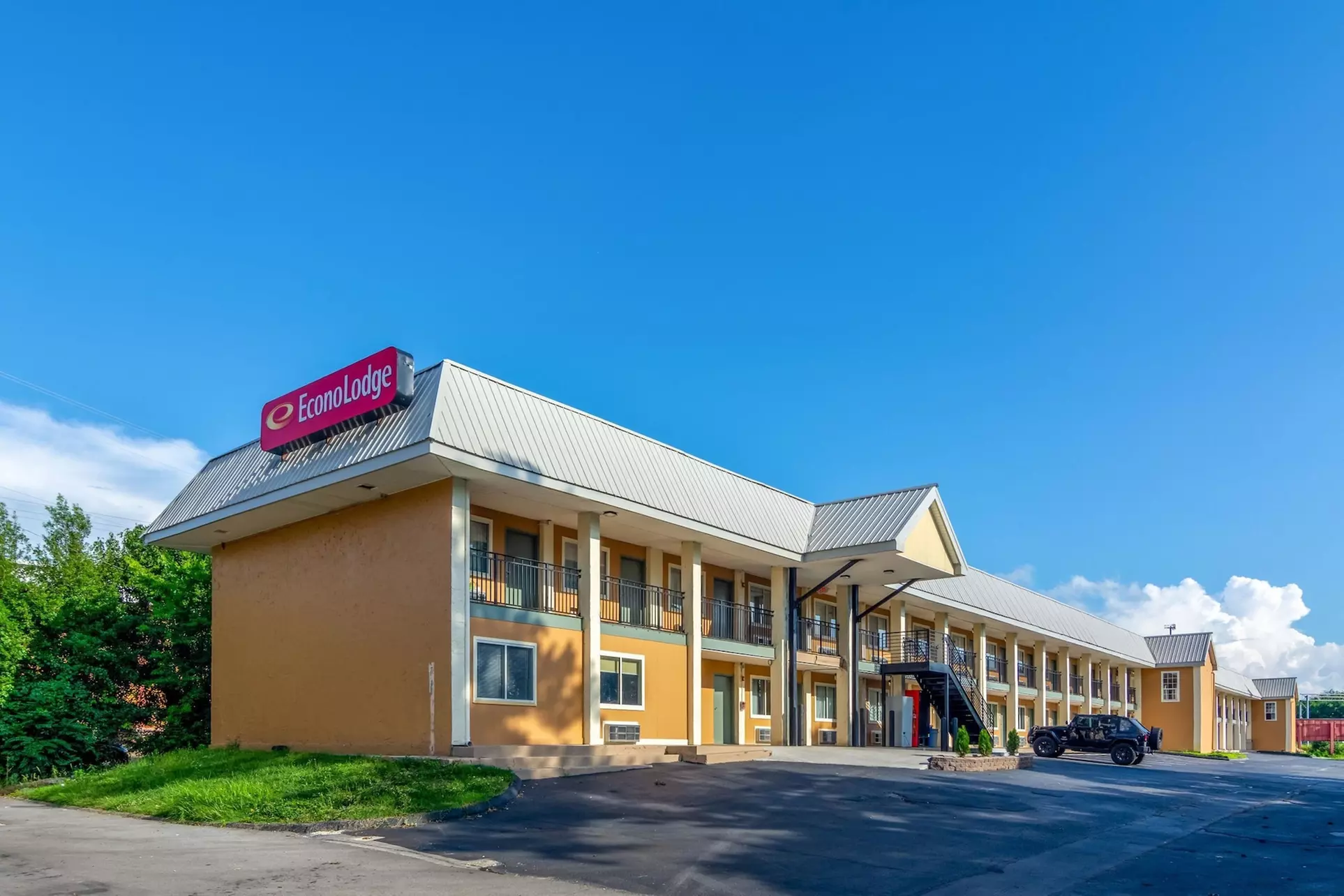 Econo Lodge East Ridge - Primary Image
